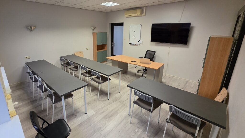 Koolitusruumi rent Tartu. Õppeklass.